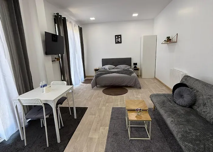 Studio De Charme Versailles 아파트 베흑사이으