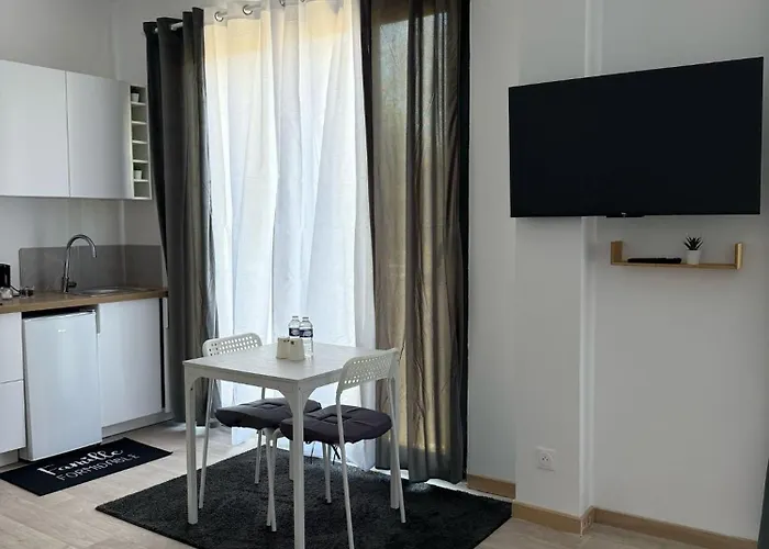 Studio De Charme Versailles 아파트