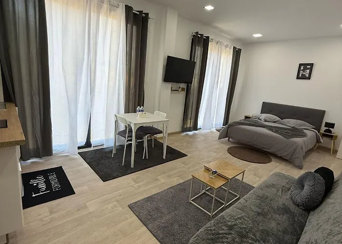 Studio De Charme Versailles *